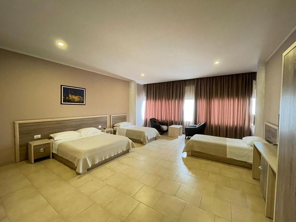 Hotel Terminal Тирана Экстерьер фото