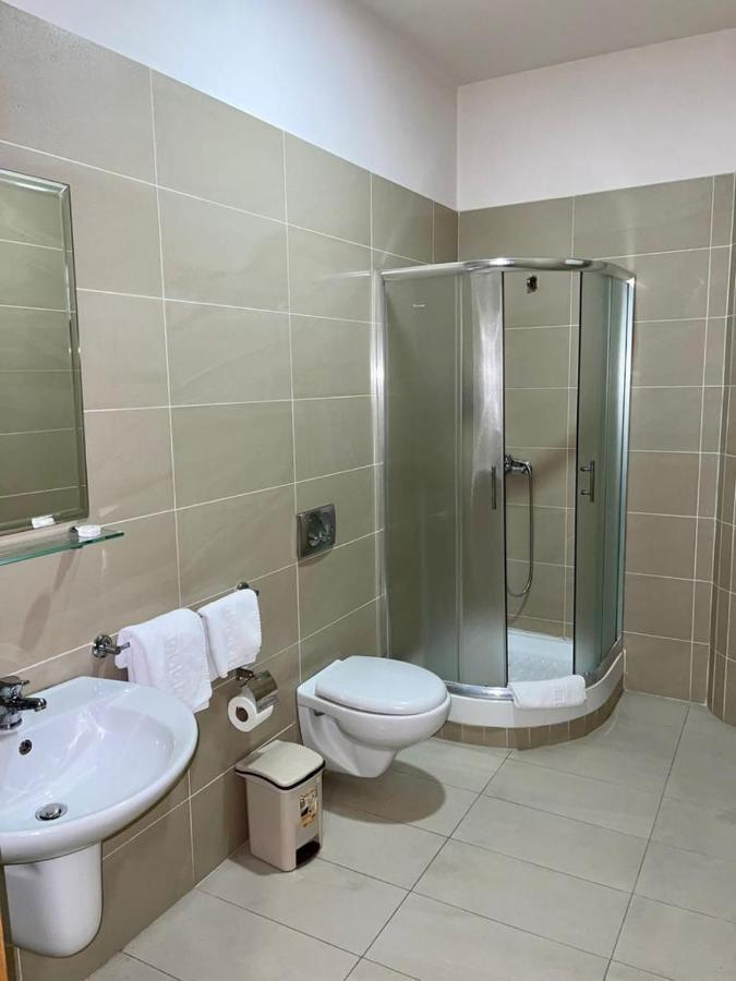 Hotel Terminal Тирана Экстерьер фото