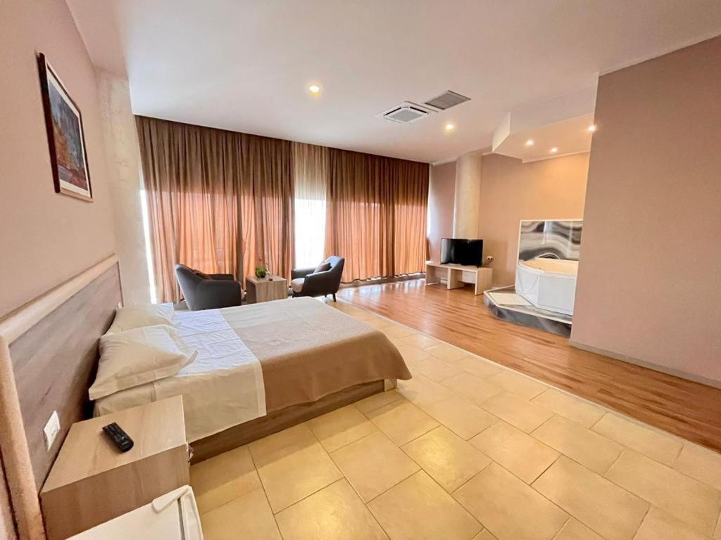 Hotel Terminal Тирана Экстерьер фото