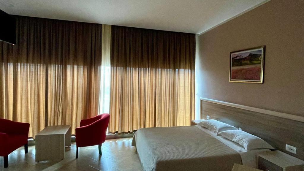 Hotel Terminal Тирана Экстерьер фото