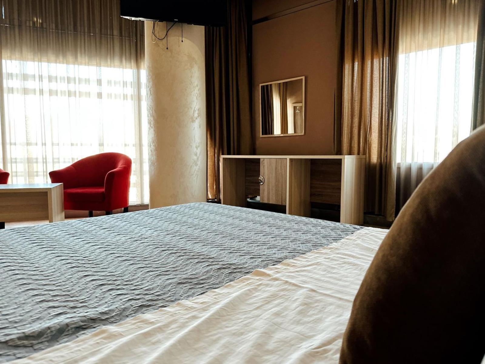 Hotel Terminal Тирана Экстерьер фото