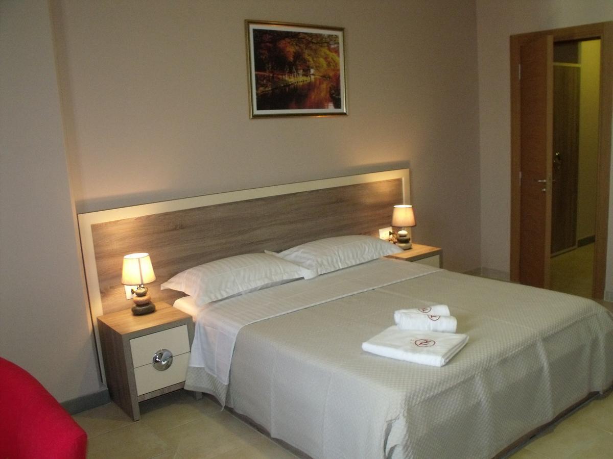 Hotel Terminal Тирана Экстерьер фото