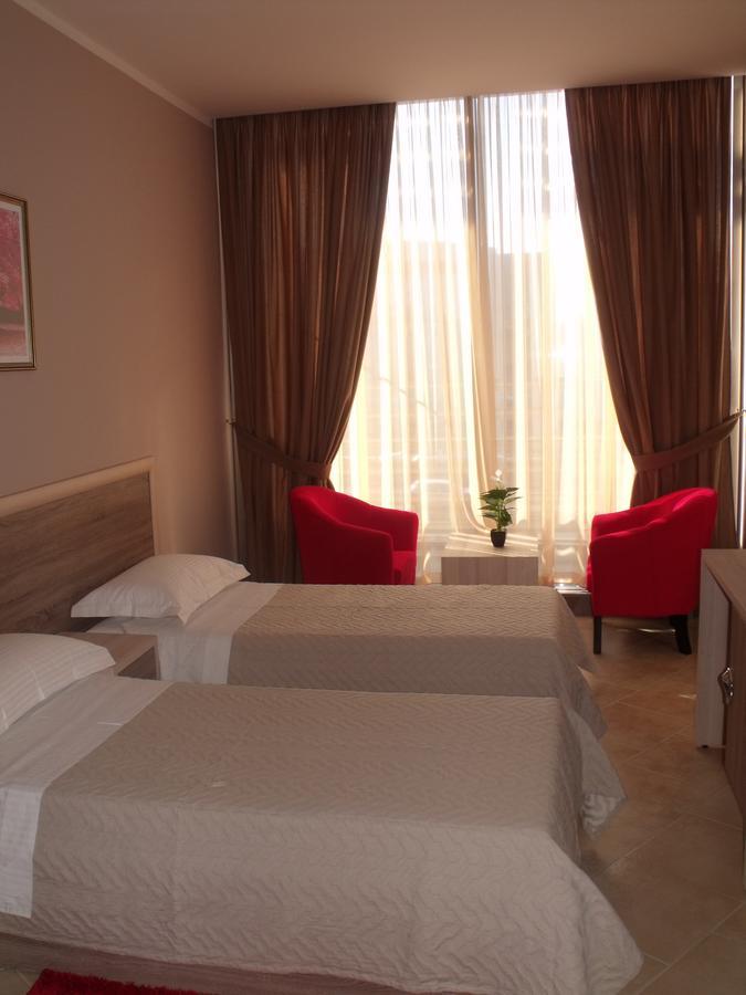 Hotel Terminal Тирана Экстерьер фото