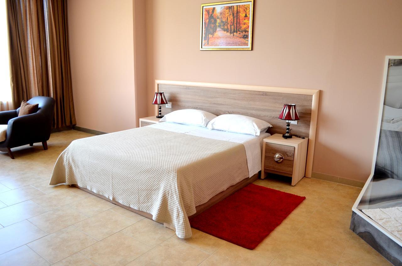 Hotel Terminal Тирана Экстерьер фото