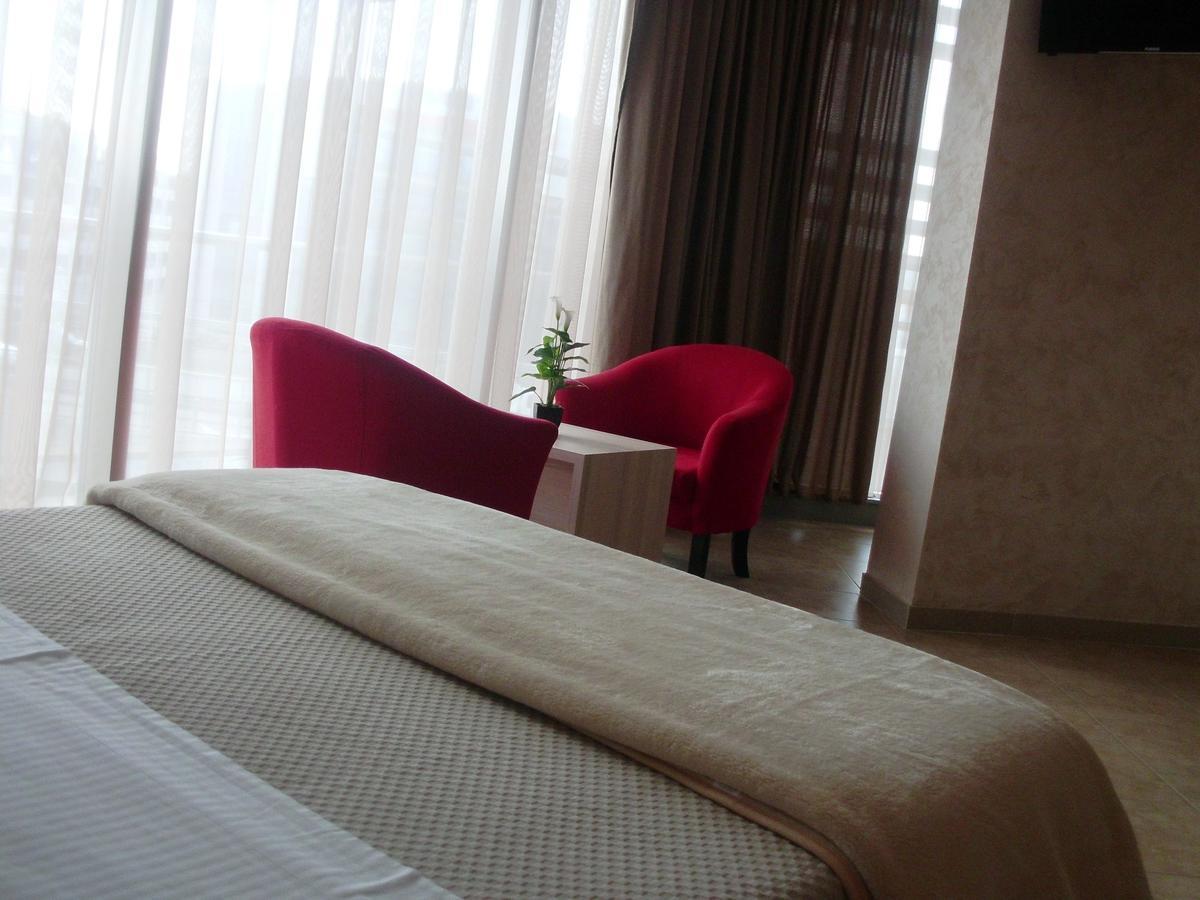 Hotel Terminal Тирана Экстерьер фото