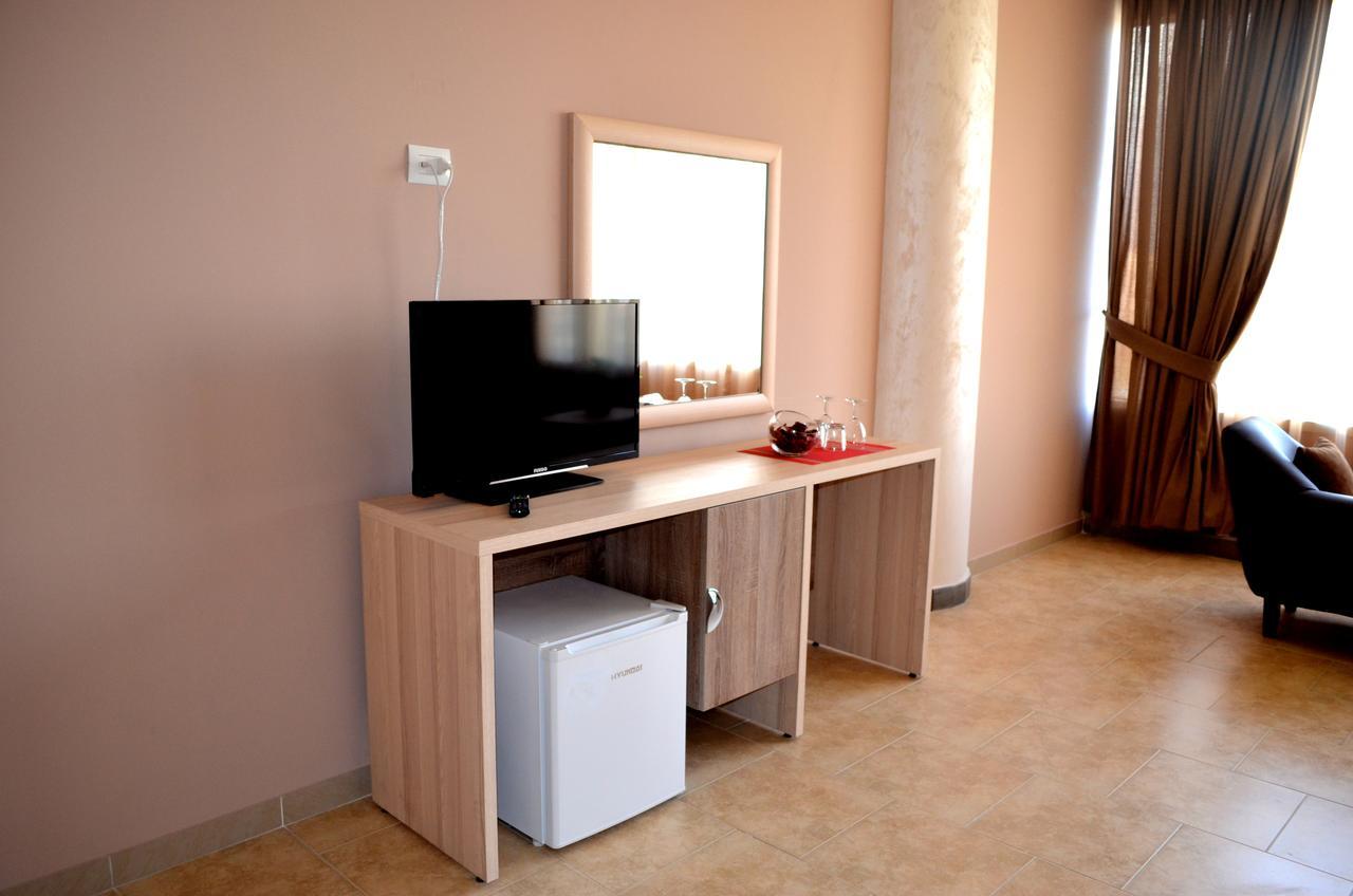 Hotel Terminal Тирана Экстерьер фото