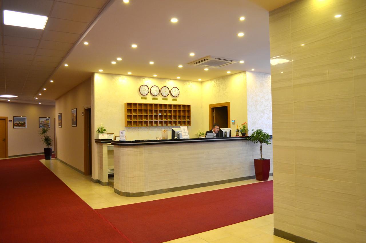 Hotel Terminal Тирана Экстерьер фото