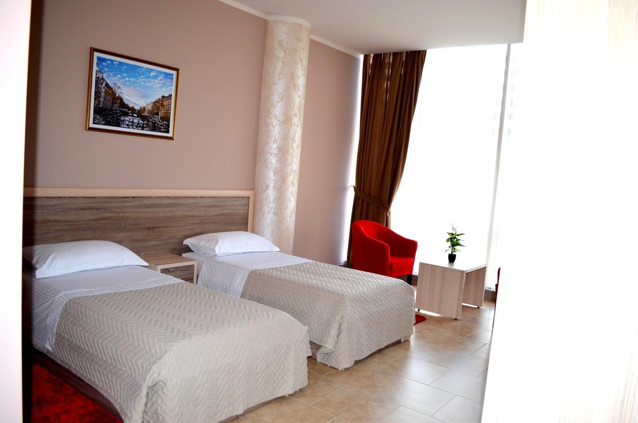 Hotel Terminal Тирана Экстерьер фото