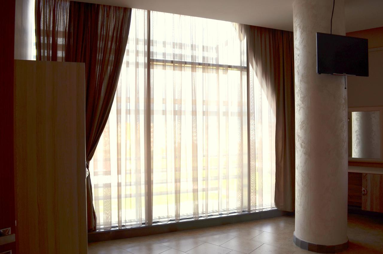 Hotel Terminal Тирана Экстерьер фото