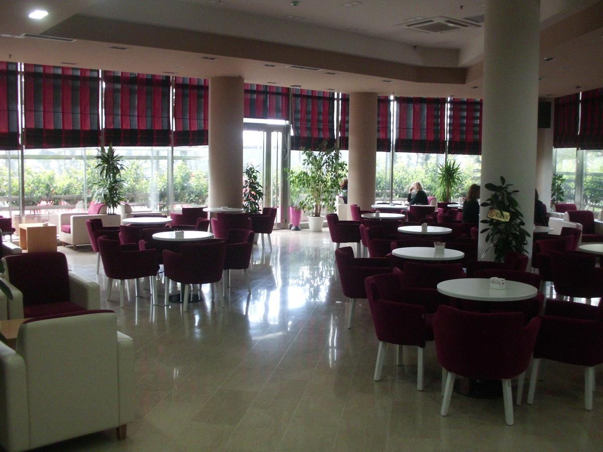 Hotel Terminal Тирана Экстерьер фото